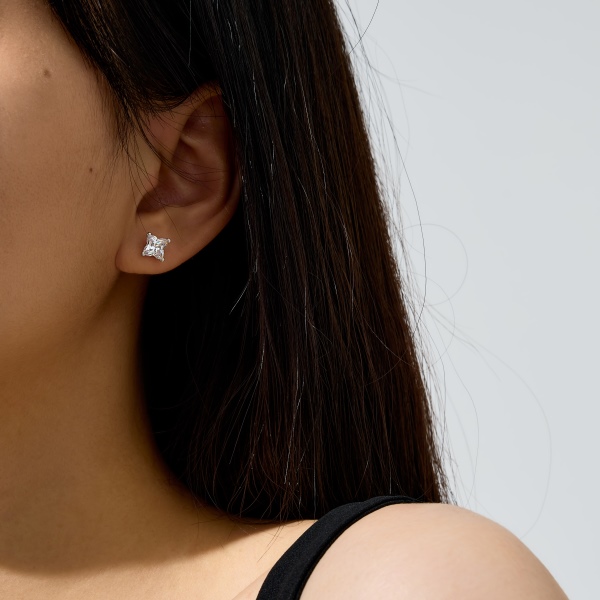 S925纯银四叶草轻奢个性百搭耳钉