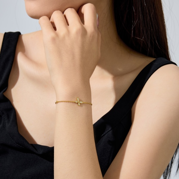 银S925白色圆锆镶嵌蝴蝶造型设计精致时尚简约手链