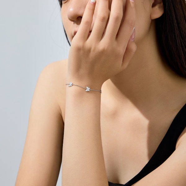 银S925光面蝴蝶设计等距排列简约时尚手链