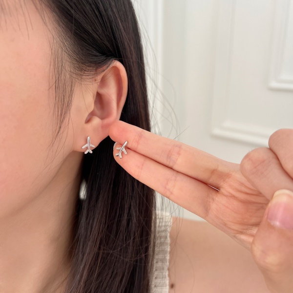 「莫桑钻 Moissanite 系列」S925纯银白色莫桑钻镶嵌小众时尚精致飞机耳钉