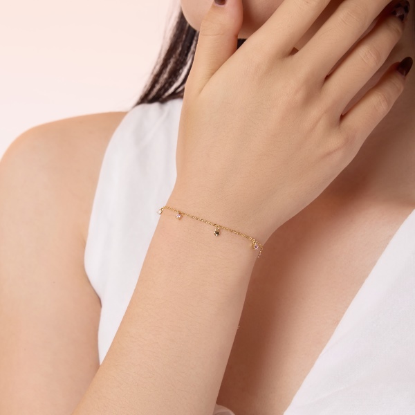 银S925粉色圆锆光面爱心多吊坠设计小巧精致时尚手链