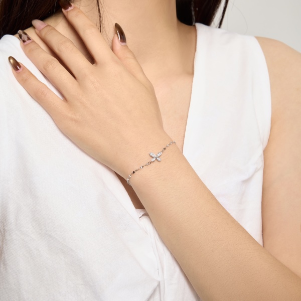 银S925白色圆锆镶嵌蝴蝶吊坠嘴唇链小众时尚设计手链