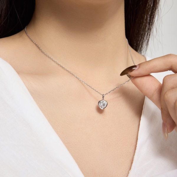 银S925白色爱心锆石包镶设计精致百搭时尚项链