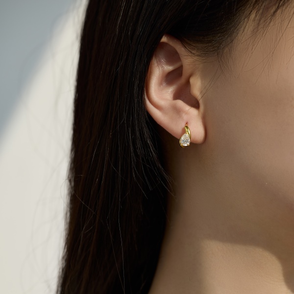 「莫桑钻 Moissanite 系列」银S925白色梨形水滴莫桑钻线条耳圈精致日常耳环