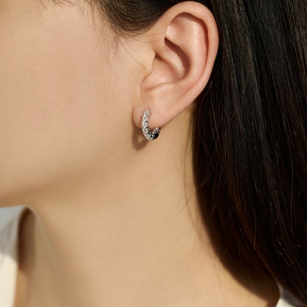 「莫桑钻 Moissanite 系列」银S925白色圆形莫桑钻正反面镶嵌小众时尚设计耳环耳圈