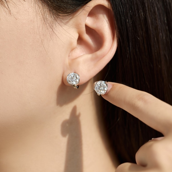 「莫桑钻 Moissanite 系列」银S925白色圆形莫桑钻单钻镶嵌小灯泡设计小众时尚耳圈耳环