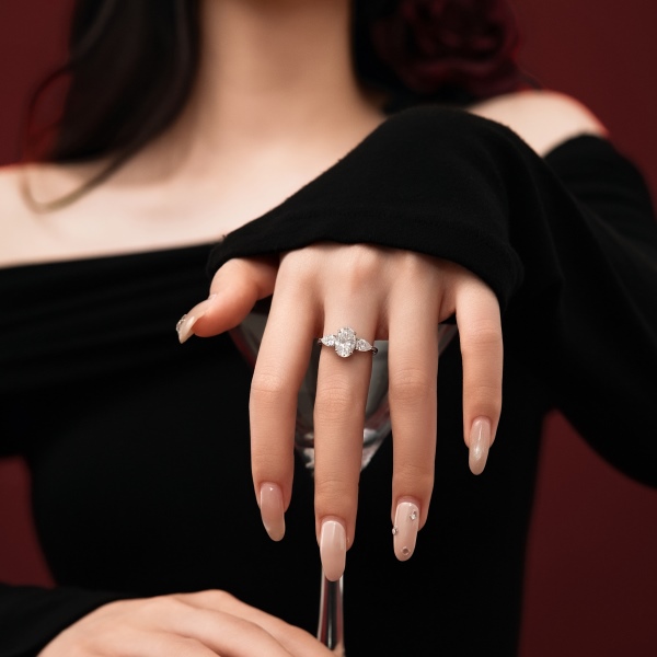 「莫桑钻 Moissanite 系列」银S925白色旦形椭圆梨形水滴莫桑钻戒指