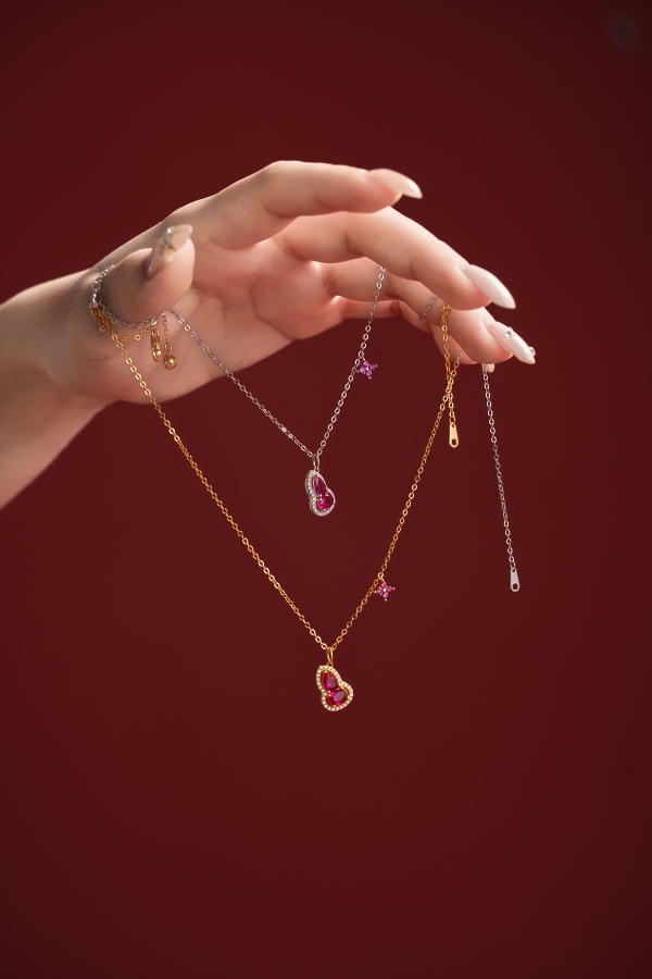 银S925旦形水滴红刚色满钻葫芦红色四叶草吊坠时尚精致小众项链