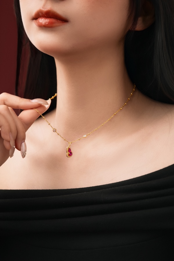 银S925旦形梨形红刚色满钻镶嵌葫芦白色圆锆吊坠小众时尚精致项链