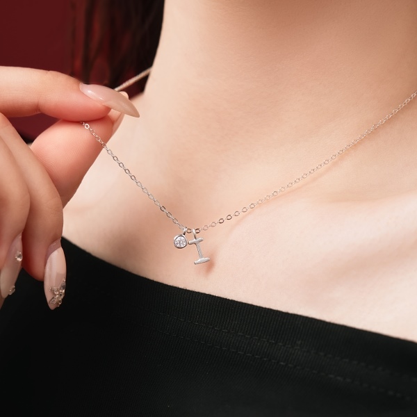 银S925白色圆锆哑光喷砂字母不规则吊坠简约时尚精致项链