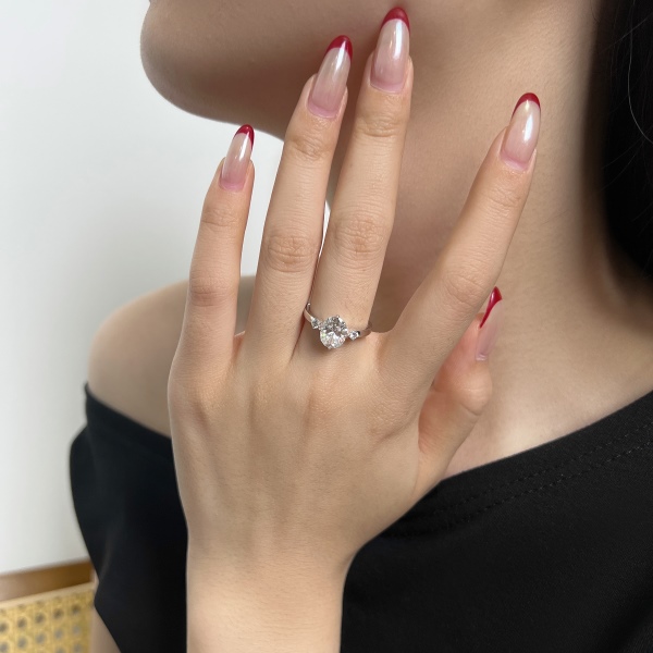 「莫桑钻 Moissanite 系列」银S925白色旦形椭圆圆形莫桑钻戒指