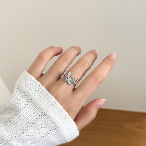 银S925白色马眼圆锆镶嵌白贝壳蝴蝶造型小众时尚戒指套装