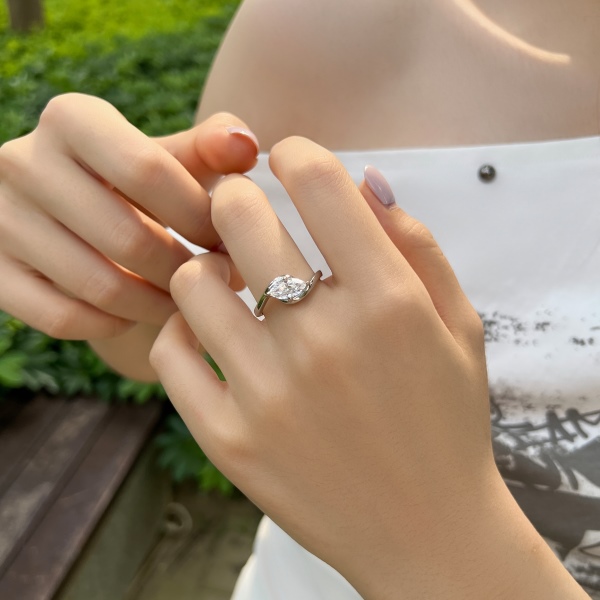 银S925白色马眼单钻锆石镶嵌线条时尚大气小众戒指