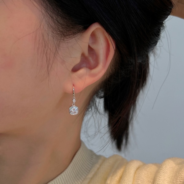 「莫桑钻 Moissanite 系列」银S925白色肥正方莫桑钻镶嵌小众时尚耳钩耳环