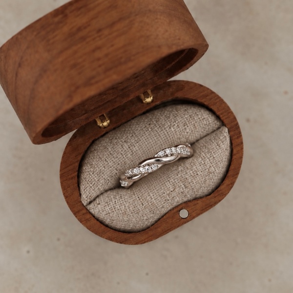 「莫桑钻 Moissanite 系列」银S925白色圆形镶嵌线条缠绕设计小众时尚高级感戒指