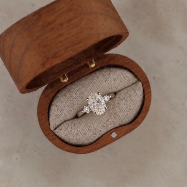 「莫桑钻 Moissanite 系列」银S925白色旦形圆形镶嵌小众时尚高级感戒指