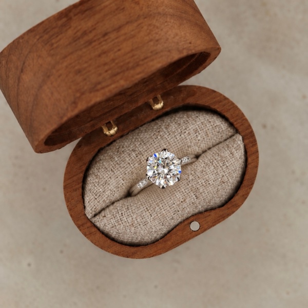 「莫桑钻 Moissanite 系列」银S925白色圆形镶嵌小众时尚高级感戒指