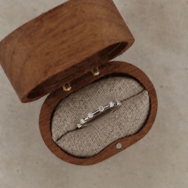 「莫桑钻 Moissanite 系列」银S925白色圆形等距镶嵌设计小众时尚高级感细戒戒指
