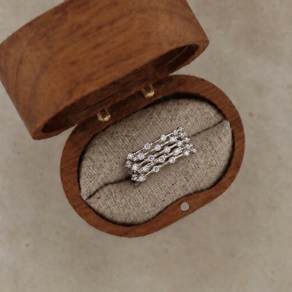 「莫桑钻 Moissanite 系列」银S925白色圆形等距镶嵌多层设计小众时尚高级感宽面戒指