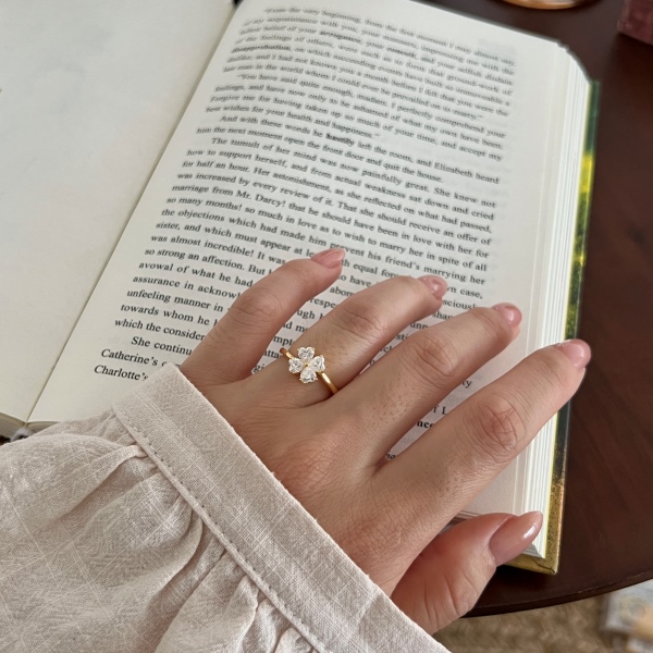 「莫桑钻 Moissanite 系列」银S925白色心形莫桑钻拼接镶嵌四叶草造型时尚高级感戒指