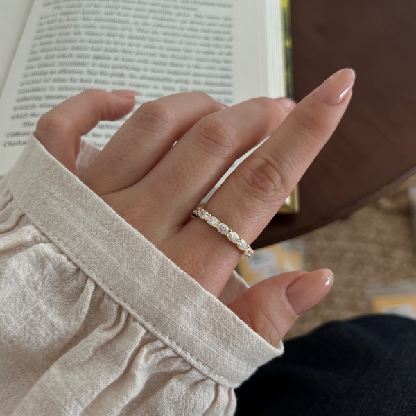 「莫桑钻 Moissanite 系列」银S925白色旦形椭圆形莫桑钻排钻半圈镶嵌时尚高级感戒指