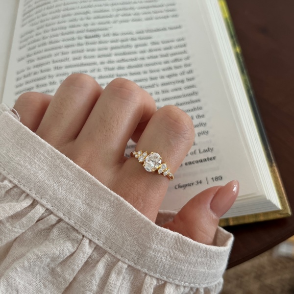 「莫桑钻 Moissanite 系列」银S925白色旦形椭圆圆形莫桑钻镶嵌时尚高级感戒指