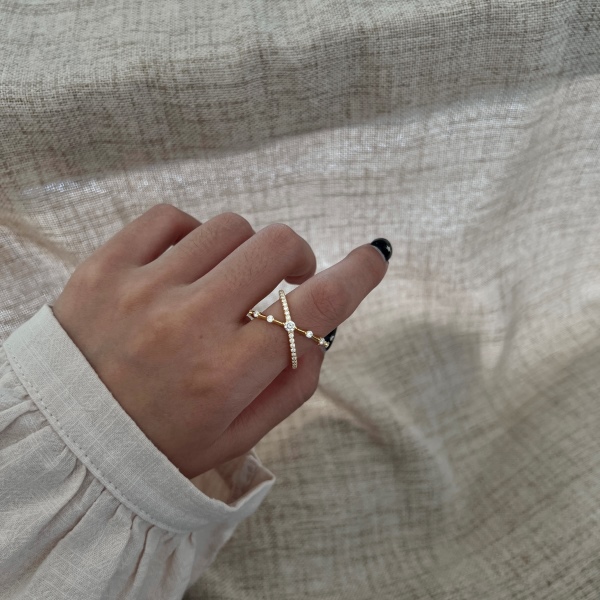 「莫桑钻 Moissanite 系列」银S925白色圆形等距镶嵌交叉设计小众时尚高级感戒指