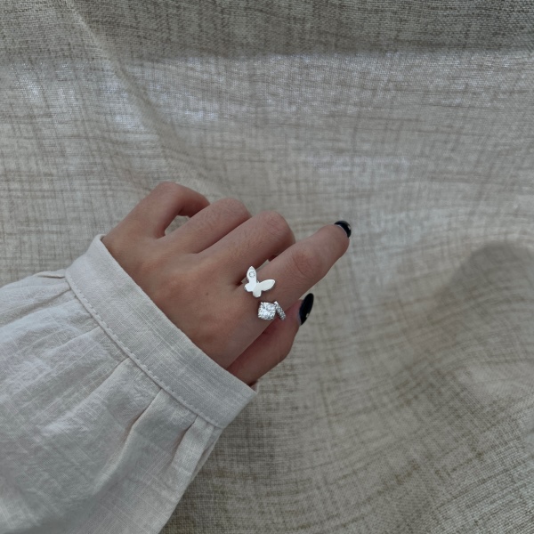 「莫桑钻 Moissanite 系列」银S925白色肥正方圆形镶嵌立体蝴蝶小众时尚高级感开口戒指