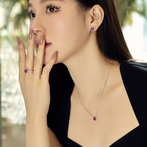 「花漾 Foliflora 系列」银S925玫红色白色圆锆镶嵌四叶草花朵设计小众精致时尚戒指