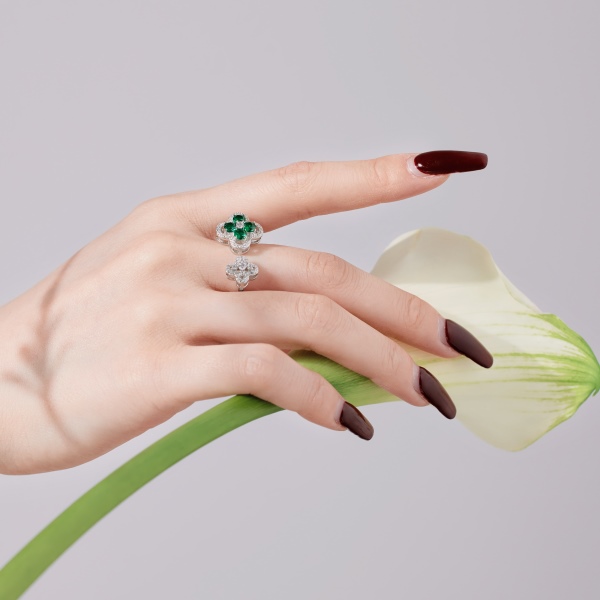 「漫野 Flower Field 系列 」银S925纳米绿色白色圆形锆石镶嵌四叶草造型开口设计小众时尚简约百搭可调节戒指
