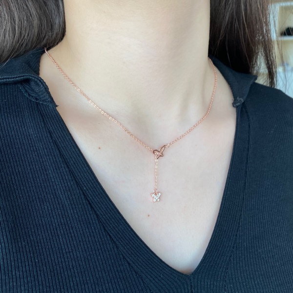 可滑动蝴蝶镂空镶钻项链