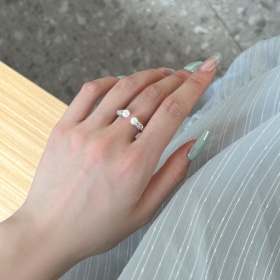 「雾光 Mist-Glitter 系列 」银S925白色珍珠贝珠圆锆镶嵌开口设计戒指
