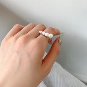 「雾光 Mist-Glitter 系列 」银S925白色贝珠由大到小一字排列小众时尚优雅简约戒指