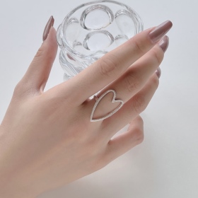 「枝蔓 Vineverse 系列」S925银白色圆锆镶嵌镂空爱心设计简约时尚戒指