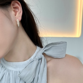 「雾光 Mist-Glitter 系列 」银S925白色圆锆珍珠贝珠镶嵌法式C形简约时尚优雅大气耳环