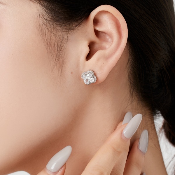 「凛冽 Ice Aura 系列」银S925白色四叶草梅花锆石白色圆锆镶嵌花朵设计耳钉套装