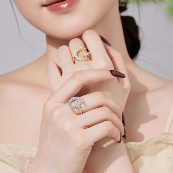 「漫野 Flower Field 系列 」银S925白色圆锆镶嵌八芒星月亮开口设计简约时尚百搭戒指