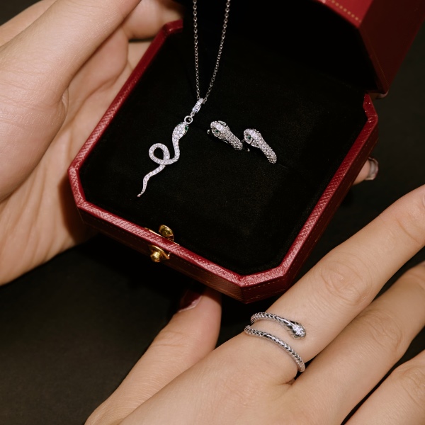 「格调 Stylish 系列」S925纯银白色绿色圆锆镶嵌蛇头蛇形小众设时尚高级感开口纹路可调节戒指