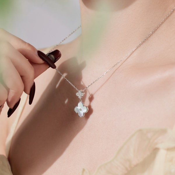 「漫野 Flower Field 系列 」银S925白色圆锆镶嵌白贝母白贝壳四叶草造型设计小众时尚简约项链