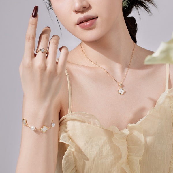 「漫野 Flower Field 系列 」银S925白色圆锆镶嵌白贝母白贝壳四叶草造型设计小众时尚简约项链