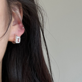 S925纯银方形白色锆石耳扣耳环女时髦宝石耳圈网红INS潮耳饰