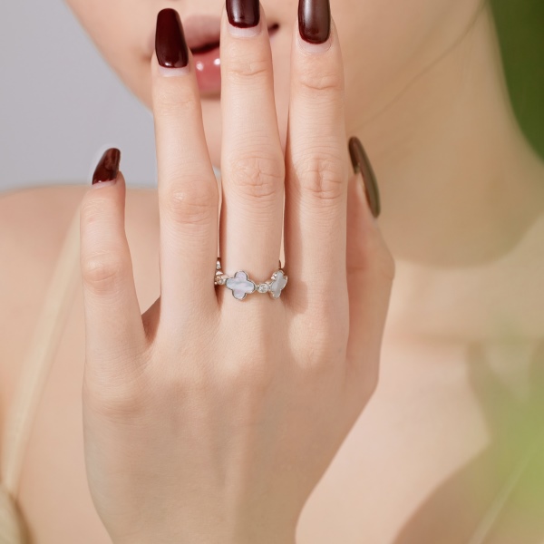 「漫野 Flower Field 系列 」银S925白色圆锆白贝母白贝壳四叶草造型小众时尚简约百搭戒指