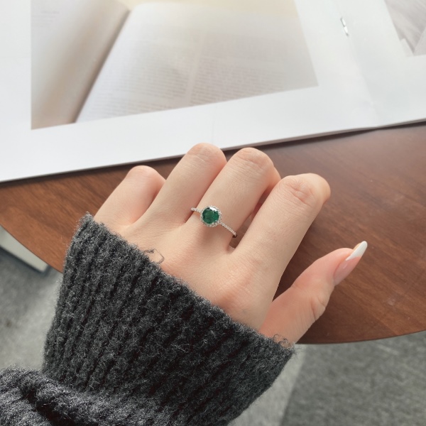 跨境爆款S925纯银四爪镶嵌绿色5A圆锆花圈圆包闭口小排钻结婚戒指环高级感时尚个性小众