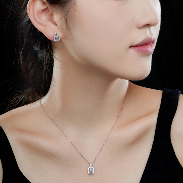 S925纯银网红气质新款白色锆石方形耳钉法式复古港风赫本精致项链