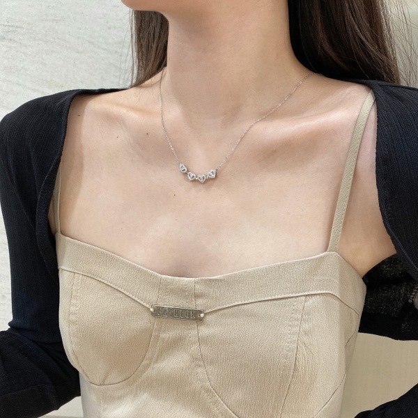 S925纯银一款多戴四叶草项链女磁吸相扣白色圆锆微镶爱心锁骨链