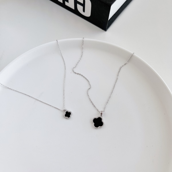 S925纯银饰品四叶草项链女小众轻奢黑玛瑙吊坠