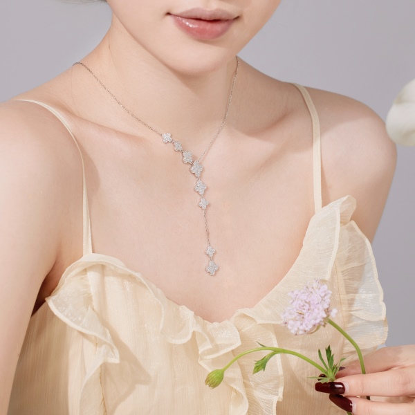 「漫野 Flower Field 系列 」银S925白色圆锆镶嵌四叶草排列吊坠小众时尚精致延长吊坠项链