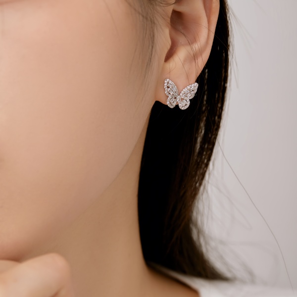 「微芒 Shimmer 系列」S925纯银爆闪白色圆锆梯方石镶嵌蝴蝶设计镂空耳钉