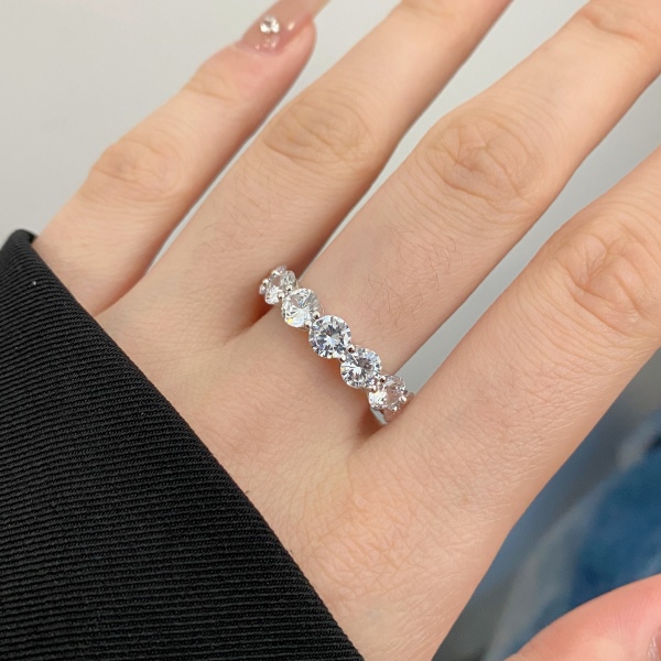 欧美爆款S925纯银简约时尚四爪共爪圆形圆锆排钻满钻经典个性戒指