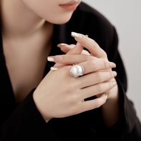 S925纯银贝珠白色珍珠蝴蝶结造型白色圆锆微镶设计简约设计戒指